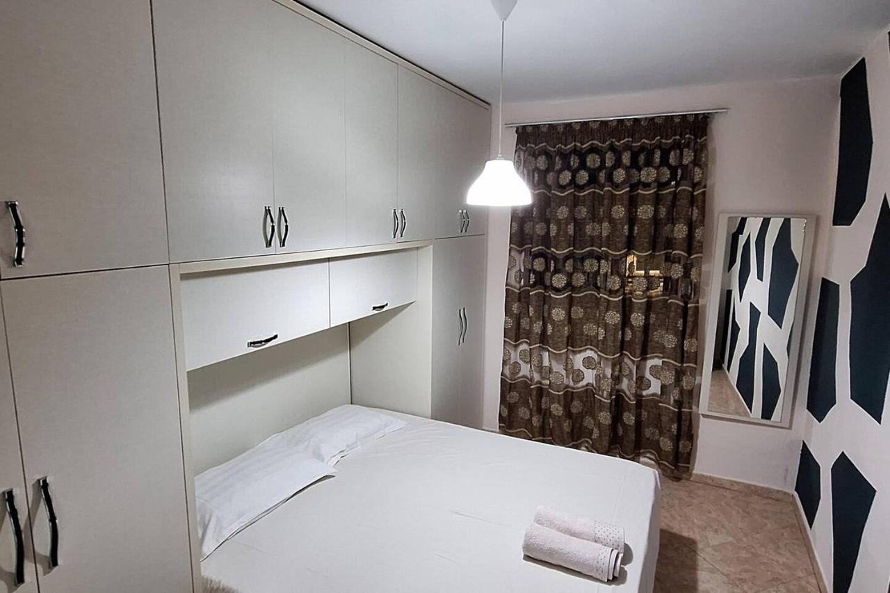 Promenade Apartment In City Centre Берат Екстер'єр фото
