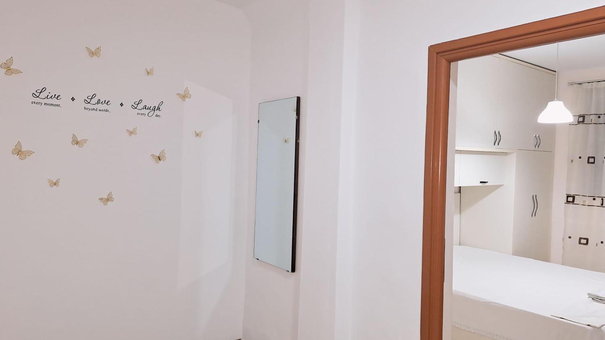 Promenade Apartment In City Centre Берат Екстер'єр фото