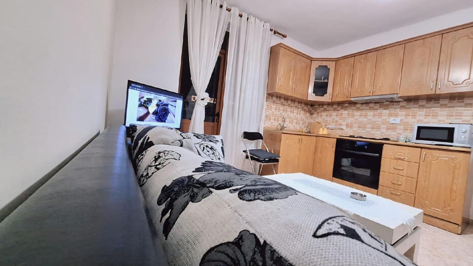 Promenade Apartment In City Centre Берат Екстер'єр фото