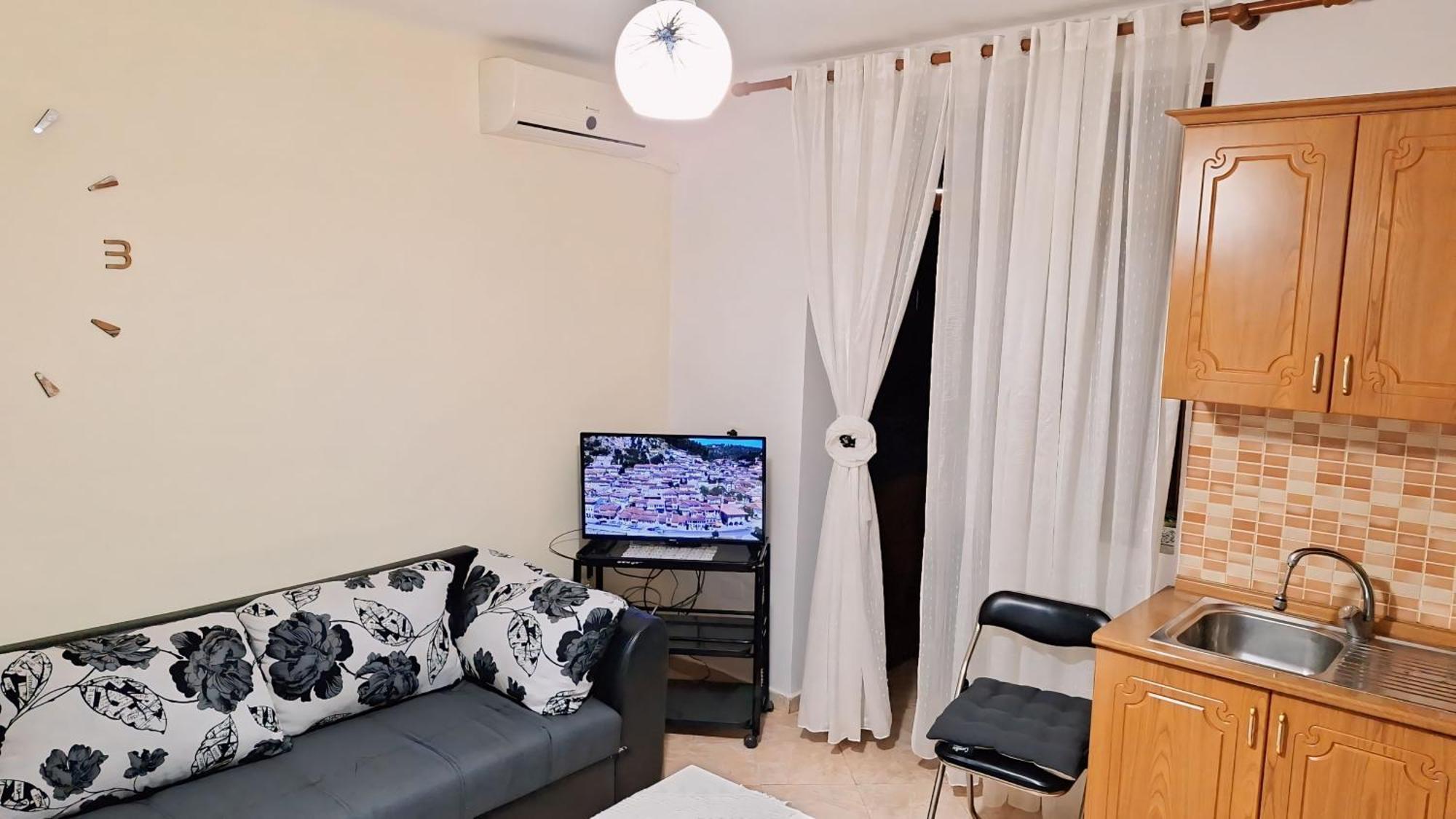 Promenade Apartment In City Centre Берат Екстер'єр фото